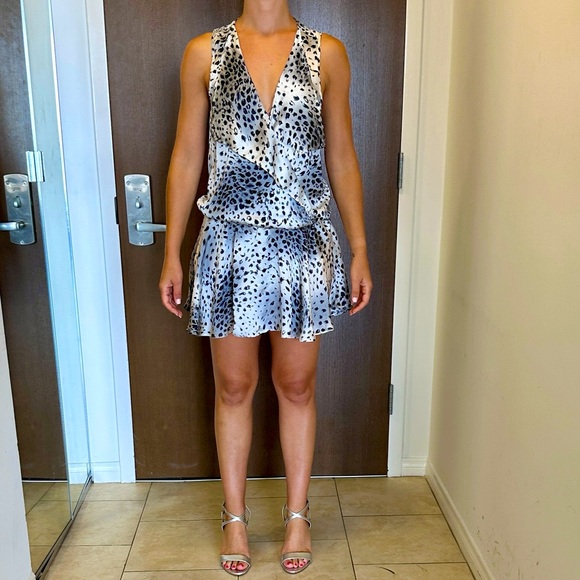 Flirty Ruffle Faux Wrap B/W/Grey Leopard Print Mini Dress - Picture 1 of 9